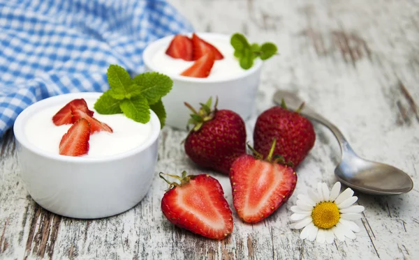 Strawberry yogurt — Stock Photo, Image