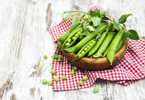 Bowl with fresh peas — Stock Photo, Image