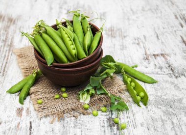 taze bezelye ile kase