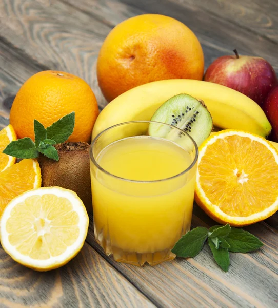 Glass with juice and fresh fruits — Stock Photo, Image