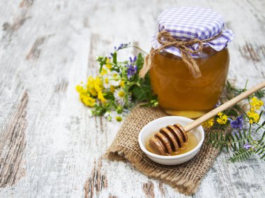 Bal ve kır çiçekleri