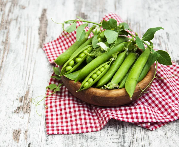 Bowl with fresh peas — Stock Photo, Image