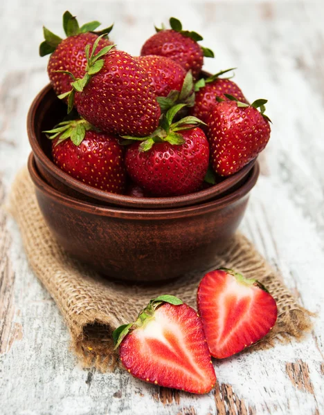 Cuenco con fresas — Foto de Stock