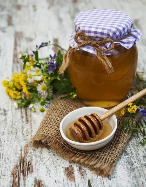 Honey and wild flowers — Stock Photo, Image