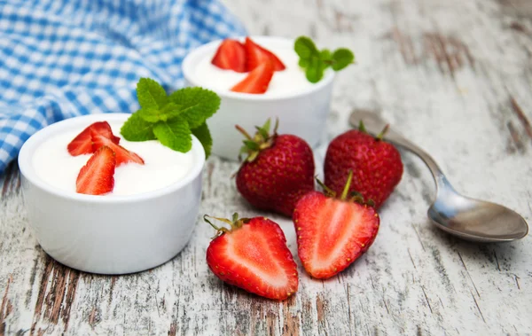 Strawberry yogurt — Stock Photo, Image