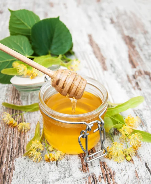Tarro con miel —  Fotos de Stock