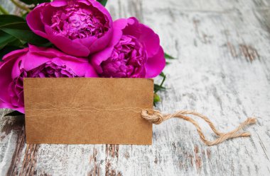 Şakayık etiketi ile