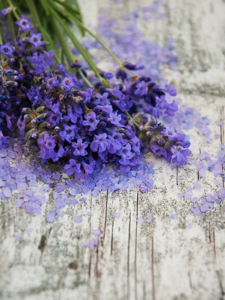 Lavendel en zout — Stockfoto