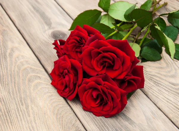 Φρέσκα κόκκινα τριαντάφυλλα — Φωτογραφία Αρχείου