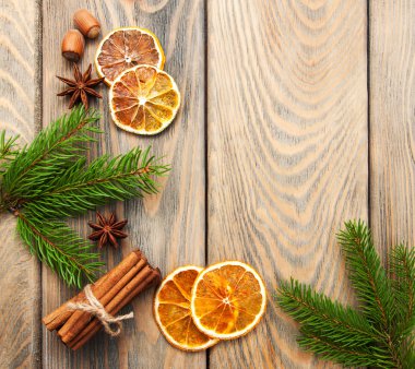 baharatlar ve kurutulmuş portakal