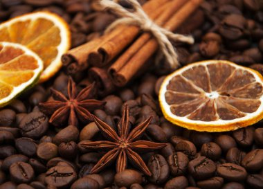Kahve çekirdekleri ve baharatlar