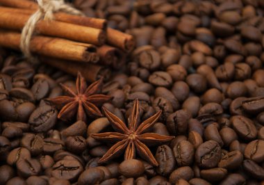 Kahve çekirdekleri ve baharatlar