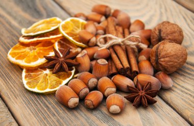 baharatlar ve kurutulmuş portakal