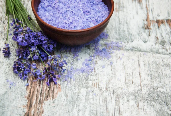 Lavendel und Salz — Stockfoto