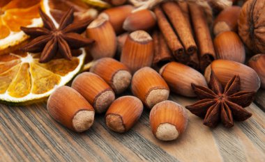 baharatlar ve kurutulmuş portakal