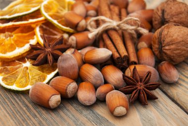 baharatlar ve kurutulmuş portakal