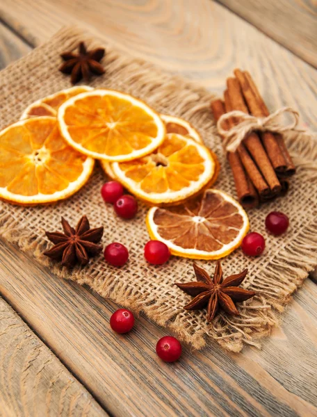 Especias y naranjas secas —  Fotos de Stock