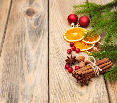 baharatlar ve kurutulmuş portakal