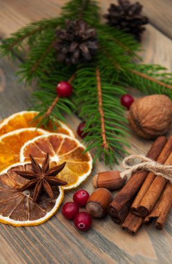 baharatlar ve kurutulmuş portakal