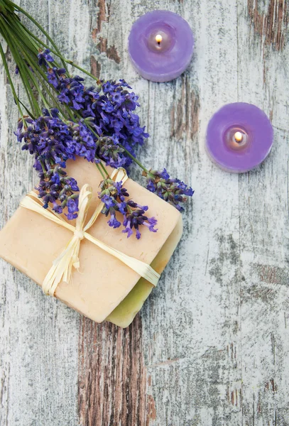 Lavanda y jabón hecho a mano — Foto de Stock