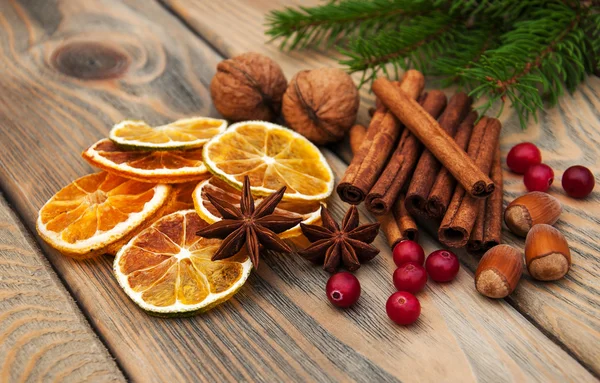Fűszerek és szárított narancs — Stock Fotó