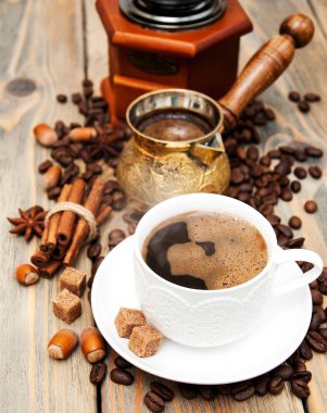 kahve fincanı ve metal turk