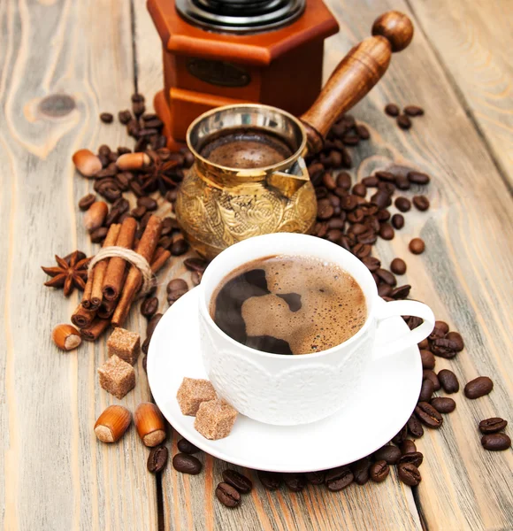 Taza de café y turk metal — Foto de Stock