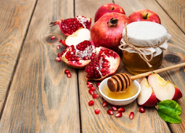 Honig mit Granatapfel und Äpfeln — Stockfoto