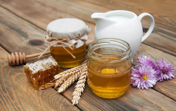 Honey and milk — Stock Photo, Image