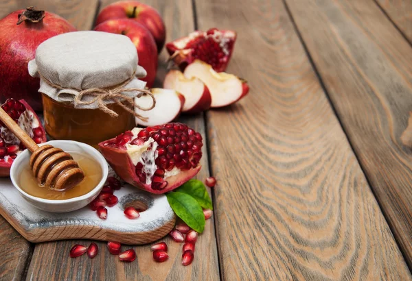 Honig mit Granatapfel und Äpfeln — Stockfoto