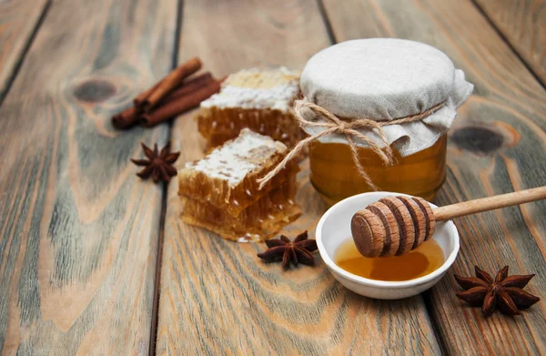 Μέλι και μπαχαρικά — Φωτογραφία Αρχείου