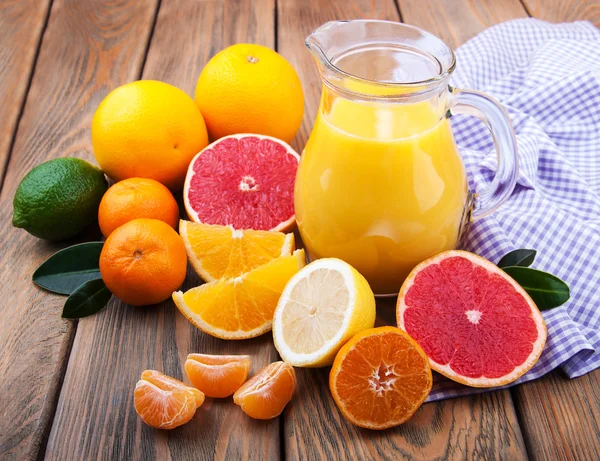 Vers sap van citrusvruchten — Stockfoto