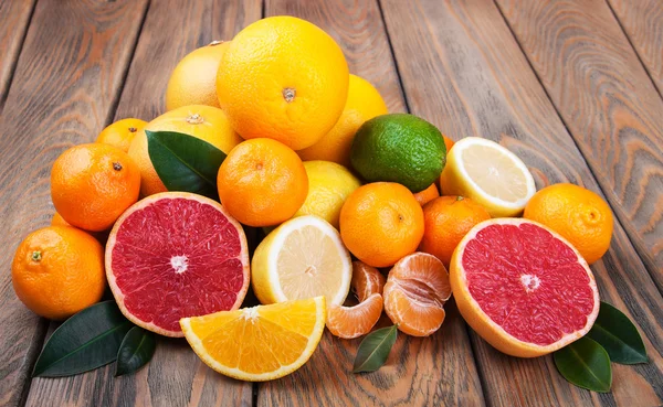 Fresh citrus fruits — Stock Photo, Image