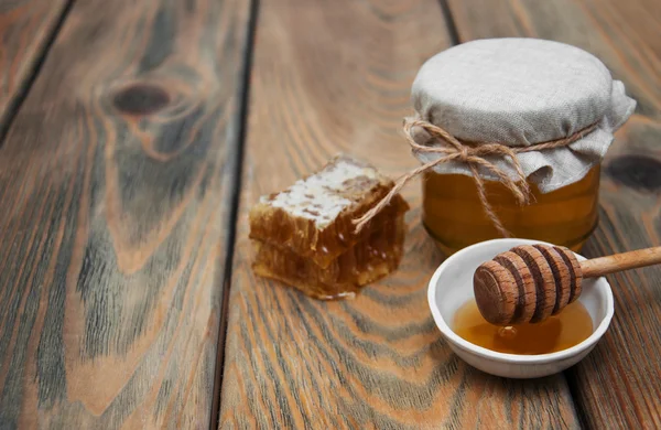 Jar of honey — Stock Photo, Image