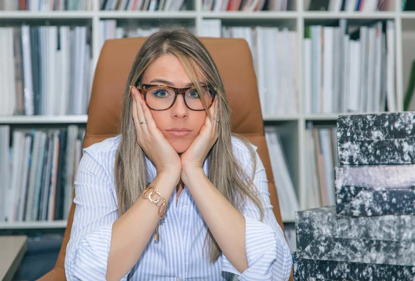 Exhausted secretary with lot of work in office — Stock Photo, Image