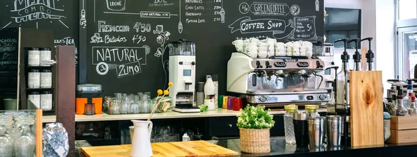 Intérieur Café Vide Avec Comptoir Cafetière Tableau Noir Avec Menu — Photo