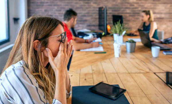 Business woman rubbing her eyes — Stock Photo, Image