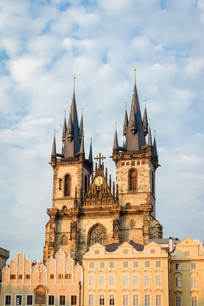 Prag da tyn kuleleri önce our lady Kilisesi — Stok fotoğraf