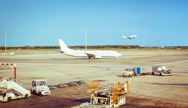 Uçak piste uçuş ve uçak kalktıktan için hazır