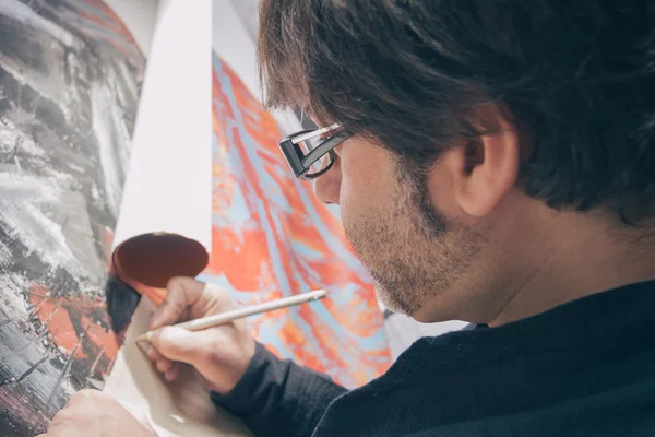 Ressam sanatçı imzalama modern tuval üzerine yağlıboya bitmiş