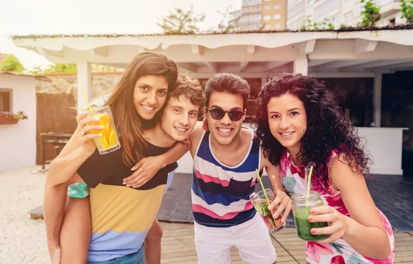 Group of people having fun in summer party — Stock Photo, Image