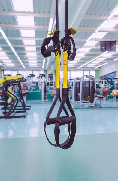 Correias de fitness prontas para uso no centro de fitness — Fotografia de Stock