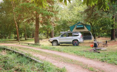 Çadır kamp için hazır çatı ile Offroad 4 x 4 araç