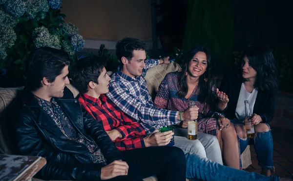 Happy friends drinking and having fun in a party — Stock Photo, Image