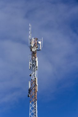 Telekomünikasyon kule mavi gökyüzü