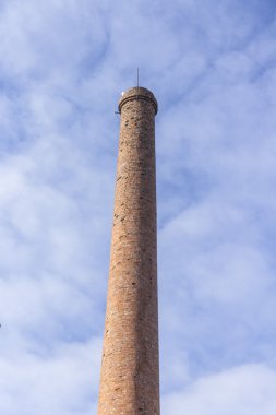 Endüstriyel kule mavi gökyüzü