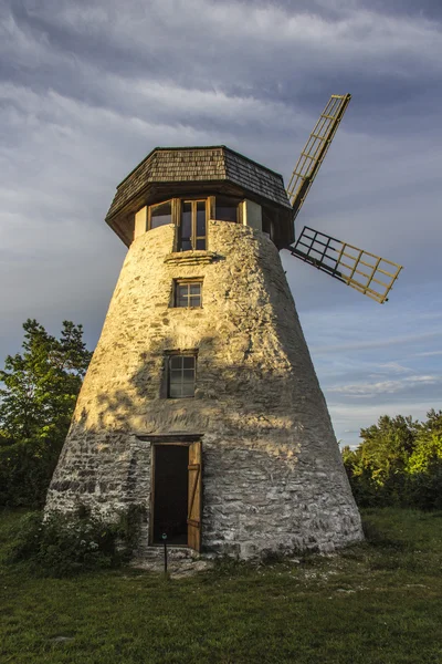Hiiumaa、エストニアの古い歴史的な風車 — ストック写真