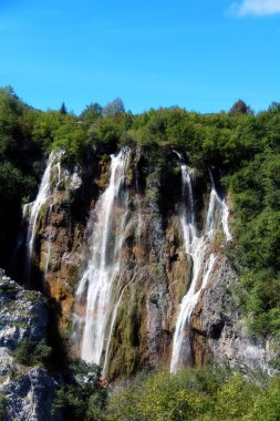 Güzel manzara Şelalesi, doğa manzarası içinde milli park Plitvice lakes - Plitvi kaya duvarları? ka jezera, Hırvatistan