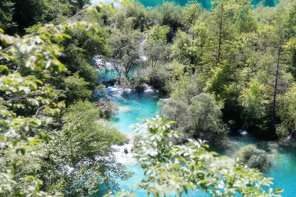 Beautiful landscapes waterfall, rock walls, stunning nature views in National park Plitvice lakes - Plitvička jezera, Croatia — Stock Photo, Image