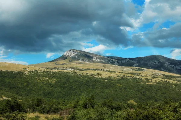 クロアチアの美しい山の風景 — ストック写真